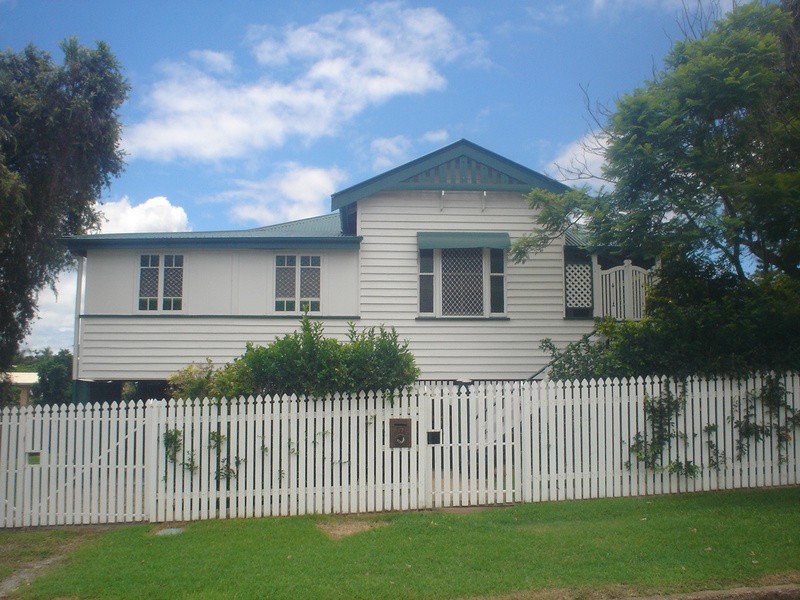 17 SHORT STREET, South Gladstone QLD 4680