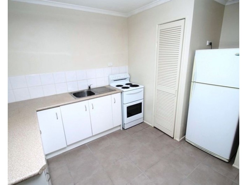 2/18 Geraldine Street, West Gladstone QLD 4680