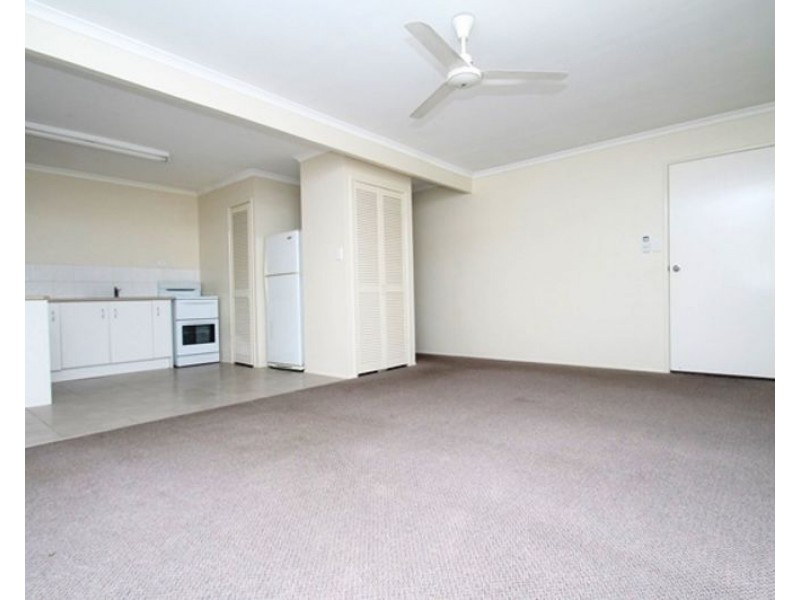 2/18 Geraldine Street, West Gladstone QLD 4680