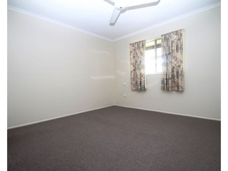 2/18 Geraldine Street, West Gladstone QLD 4680