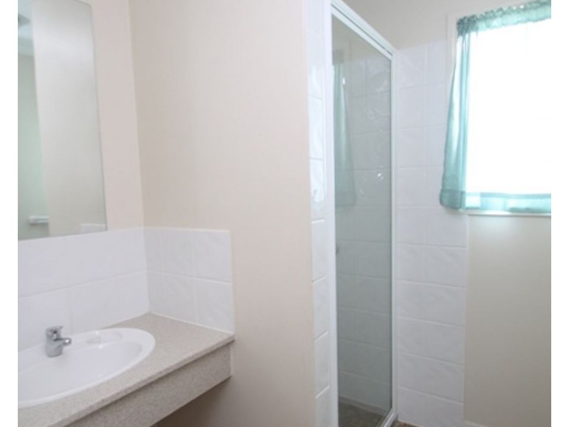 2/18 Geraldine Street, West Gladstone QLD 4680