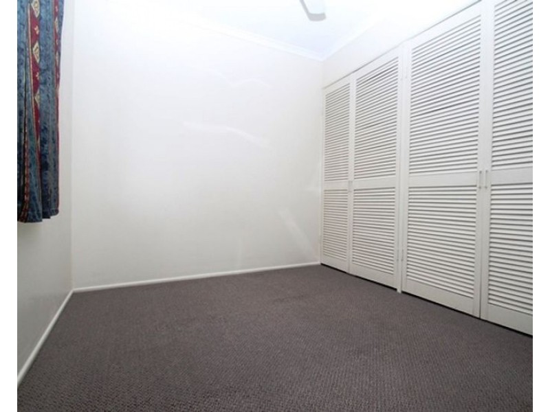 2/18 Geraldine Street, West Gladstone QLD 4680