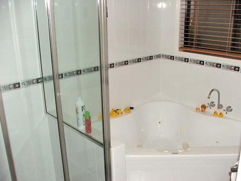 19 DORINDA CLOSE, Clinton QLD 4680