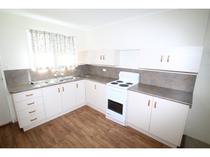 2/20 WATTLE STREET, New Auckland QLD 4680