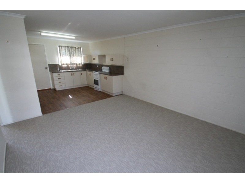 2/20 WATTLE STREET, New Auckland QLD 4680