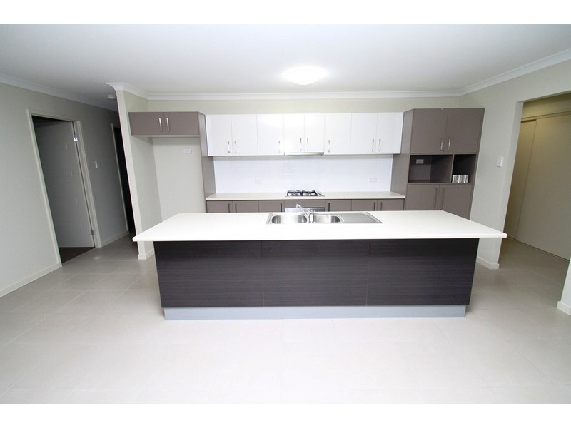 6 THORNBILL STREET, New Auckland QLD 4680