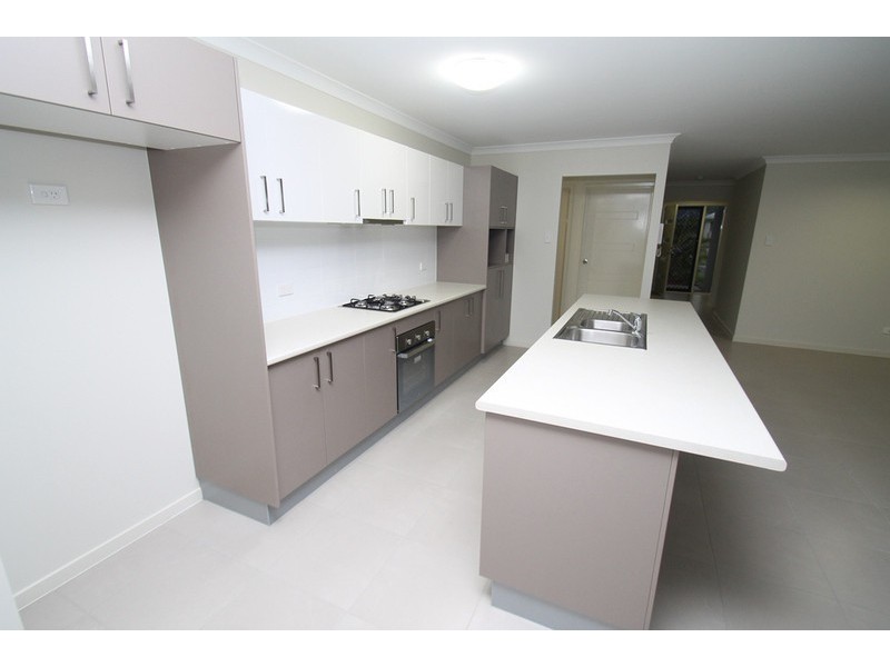 6 THORNBILL STREET, New Auckland QLD 4680