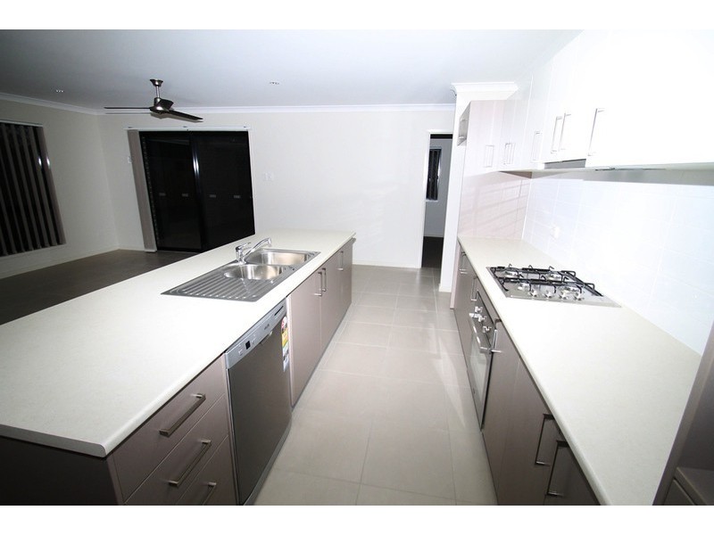 6 THORNBILL STREET, New Auckland QLD 4680