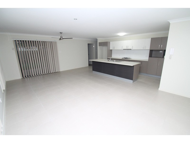 6 THORNBILL STREET, New Auckland QLD 4680