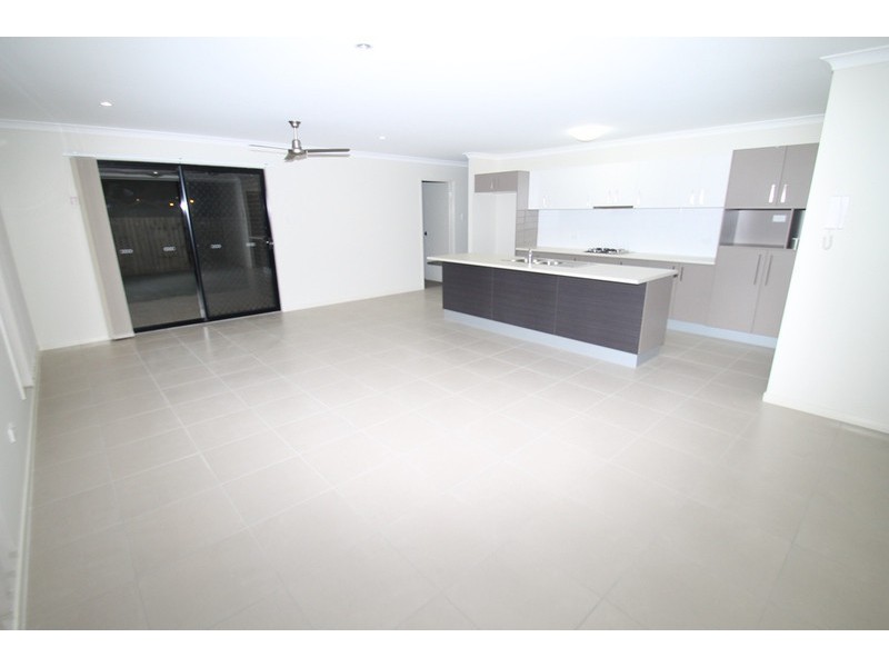 6 THORNBILL STREET, New Auckland QLD 4680