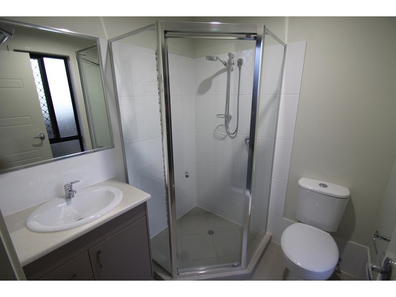 6 THORNBILL STREET, New Auckland QLD 4680