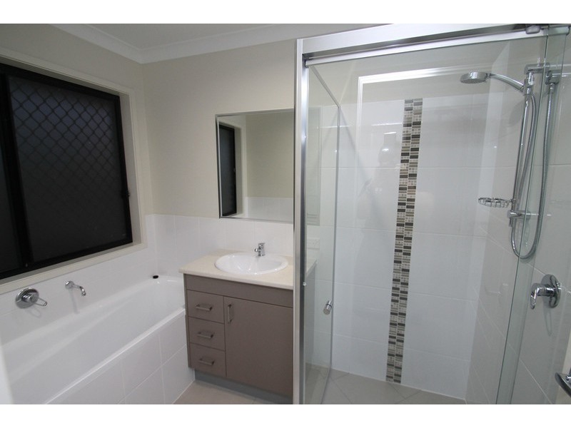 6 THORNBILL STREET, New Auckland QLD 4680