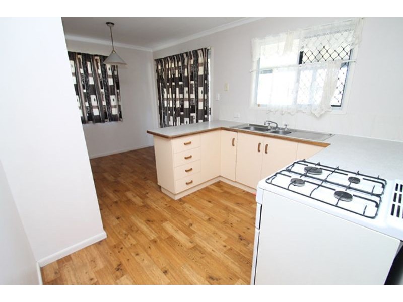 18 Cook Street, West Gladstone QLD 4680
