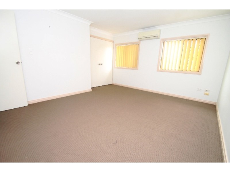 24/7 Nothling Street, New Auckland QLD 4680