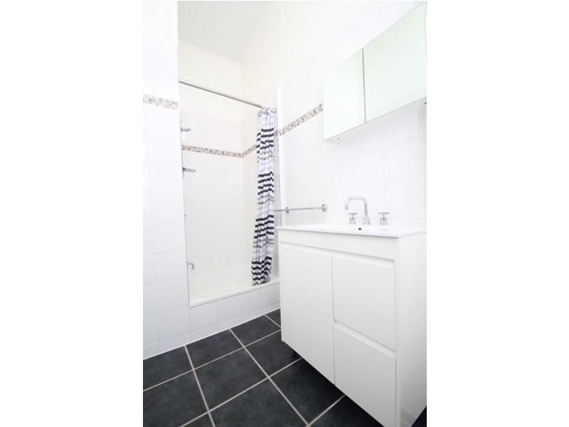 4/21 CHARLES STREET, West Gladstone QLD 4680