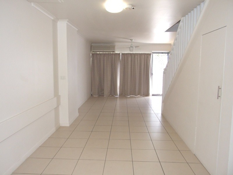 4/21 CHARLES STREET, West Gladstone QLD 4680