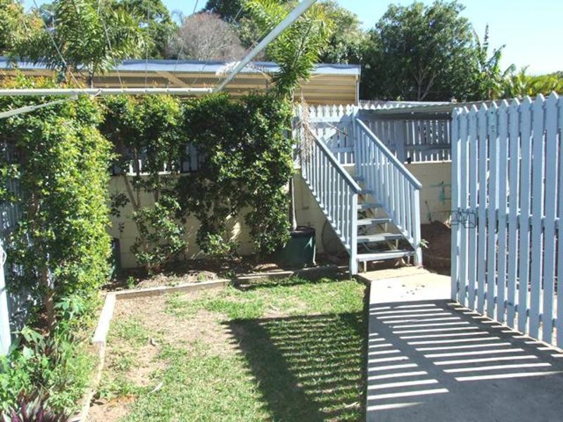 4/21 CHARLES STREET, West Gladstone QLD 4680