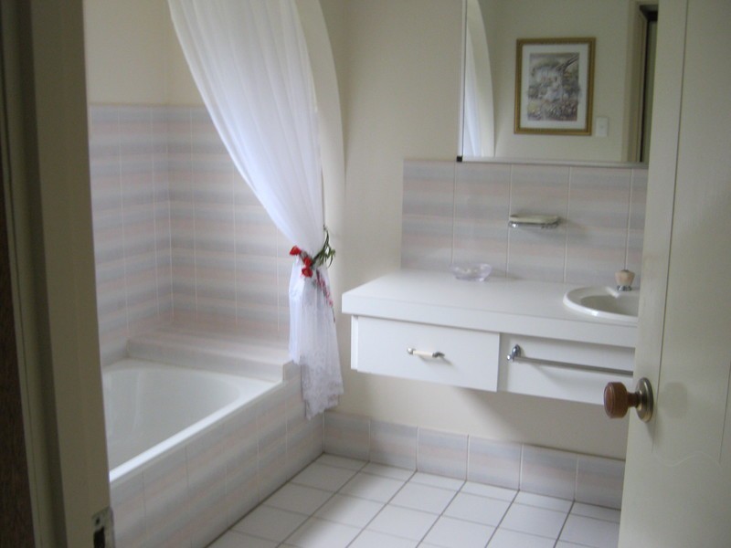 1 CRUSADE COURT, Clinton QLD 4680