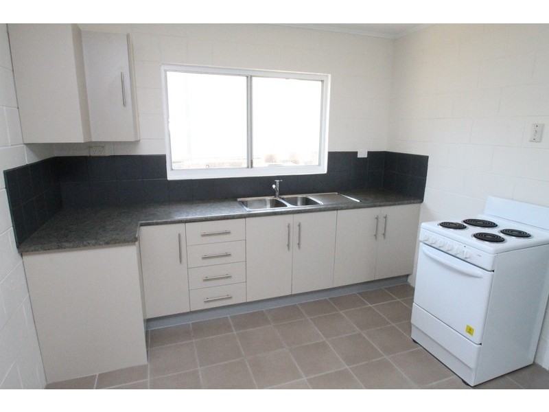 1/6 STEED STREET, West Gladstone QLD 4680