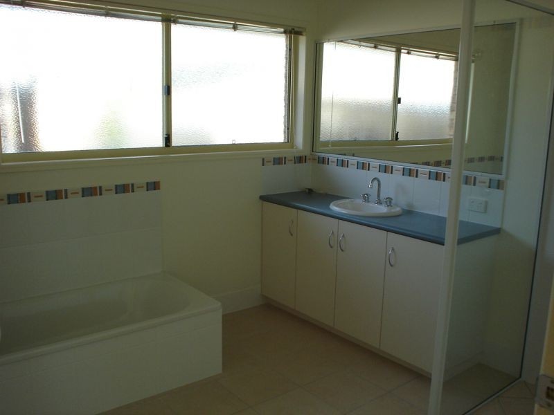 1/24 Beak Street, New Auckland QLD 4680