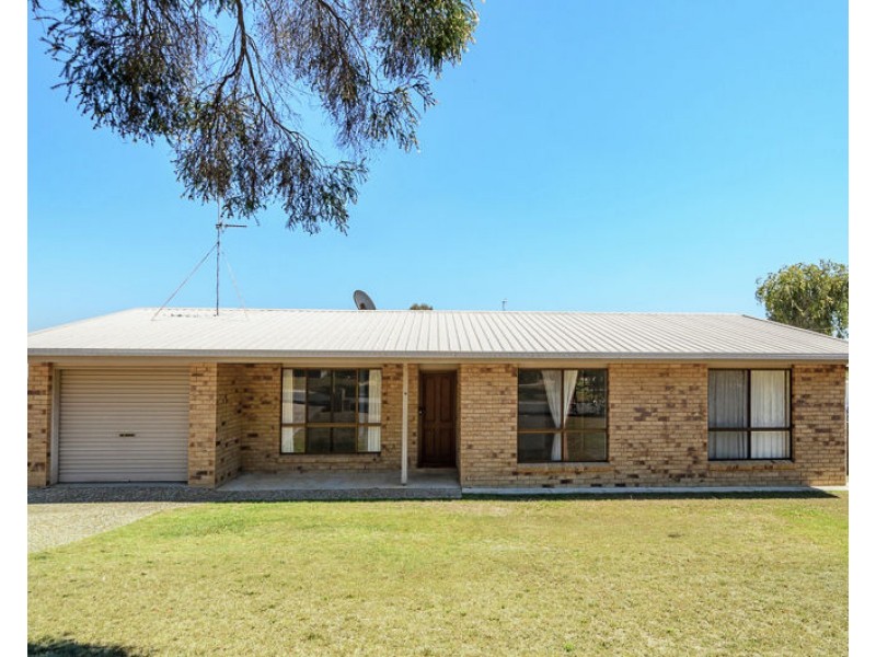 2 Valiant Court, Clinton QLD 4680