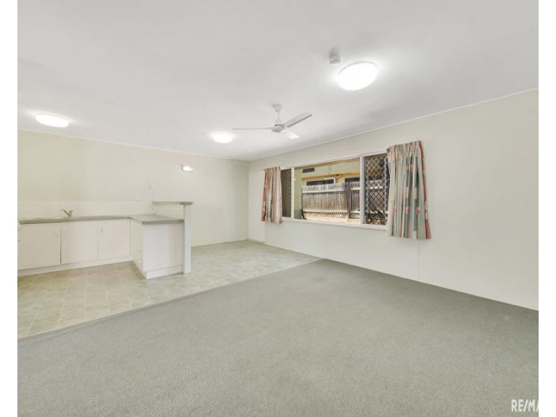 1/17 Smith Street, West Gladstone QLD 4680