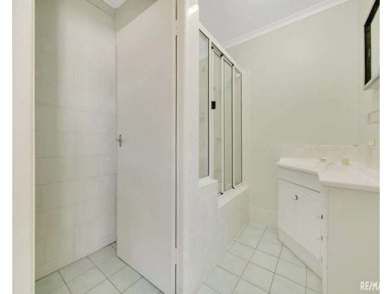 1/17 Smith Street, West Gladstone QLD 4680
