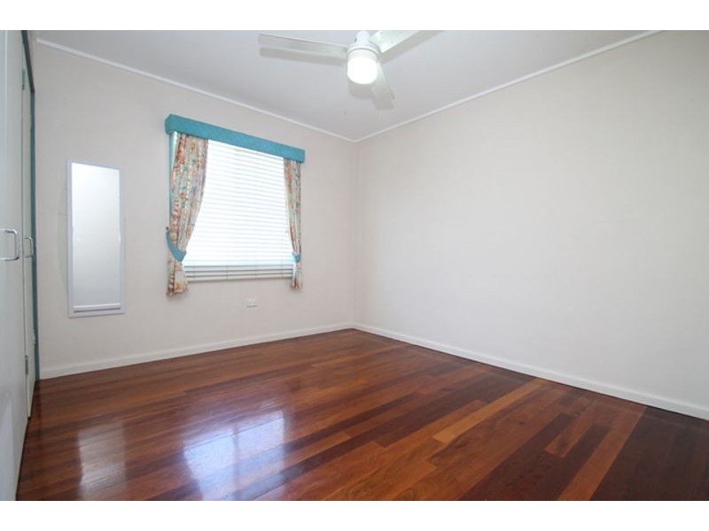 5 Burrows Street, West Gladstone QLD 4680