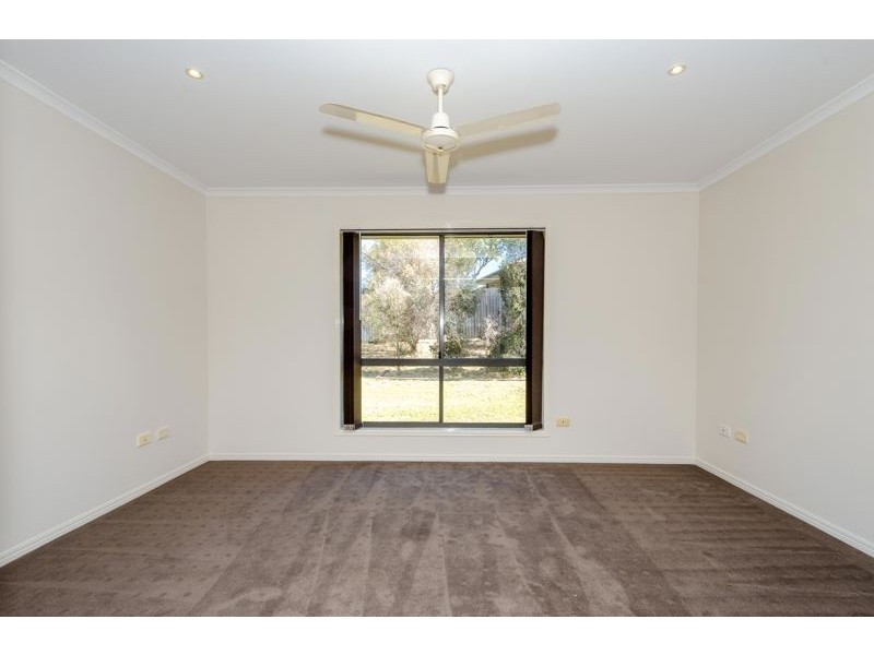 34 Skyline Drive, New Auckland QLD 4680