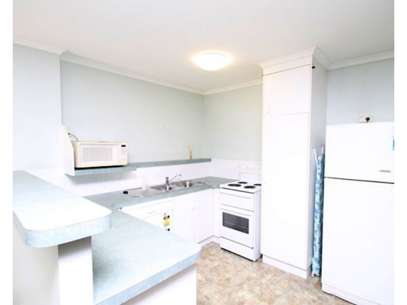 2/17 Smith Street, West Gladstone QLD 4680