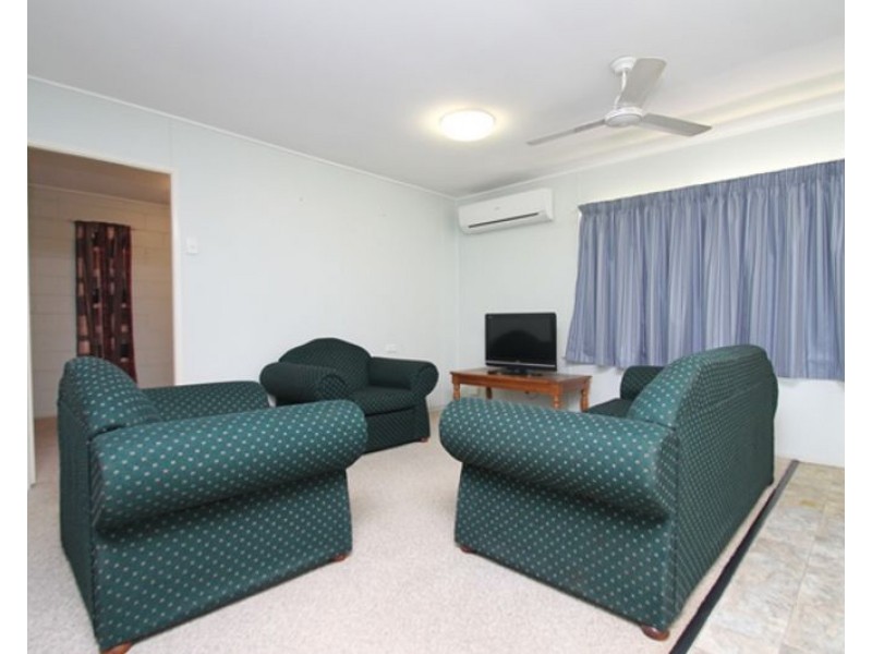 2/17 Smith Street, West Gladstone QLD 4680