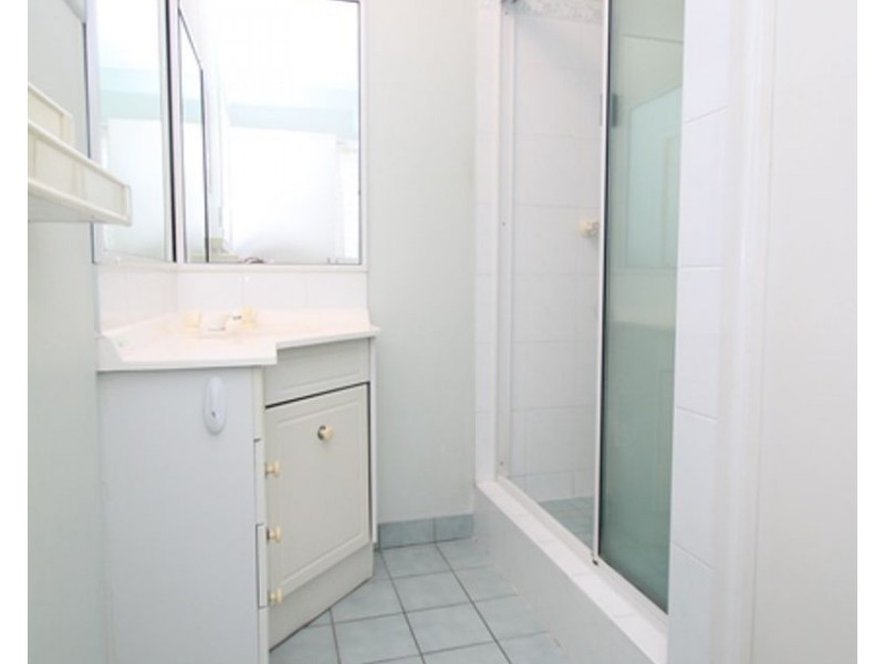 2/17 Smith Street, West Gladstone QLD 4680