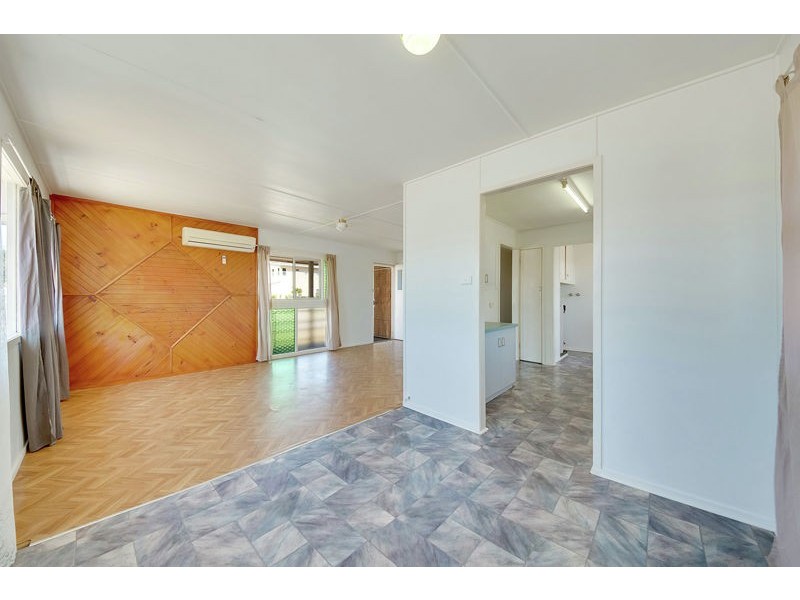1 Moura Crescent, Barney Point QLD 4680