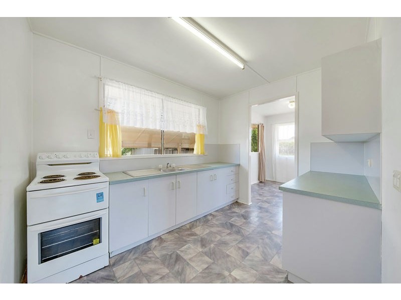1 Moura Crescent, Barney Point QLD 4680