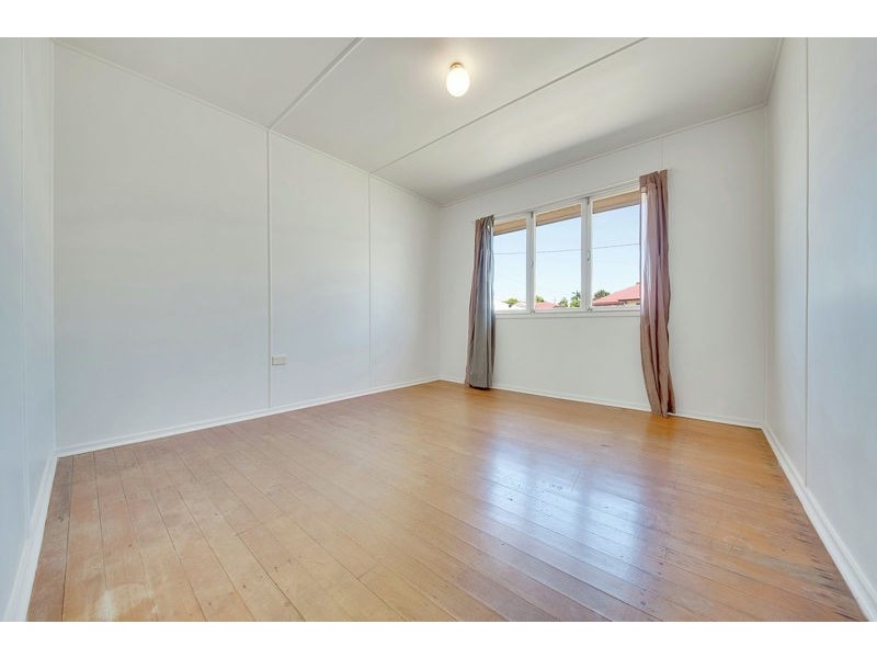1 Moura Crescent, Barney Point QLD 4680