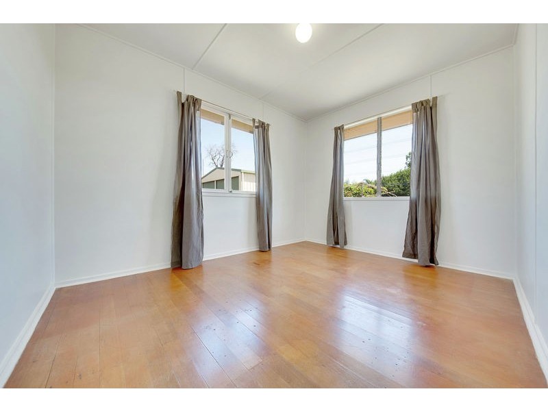 1 Moura Crescent, Barney Point QLD 4680