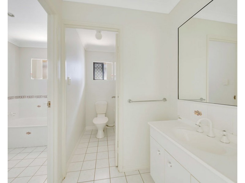 17 Saxonvale Court, New Auckland QLD 4680