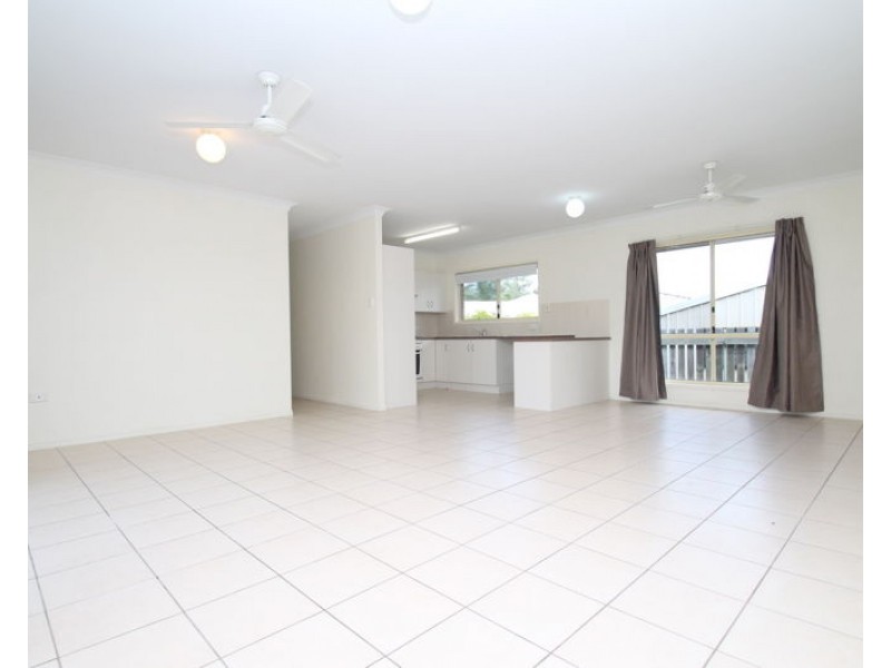1/24 Beak Street, New Auckland QLD 4680