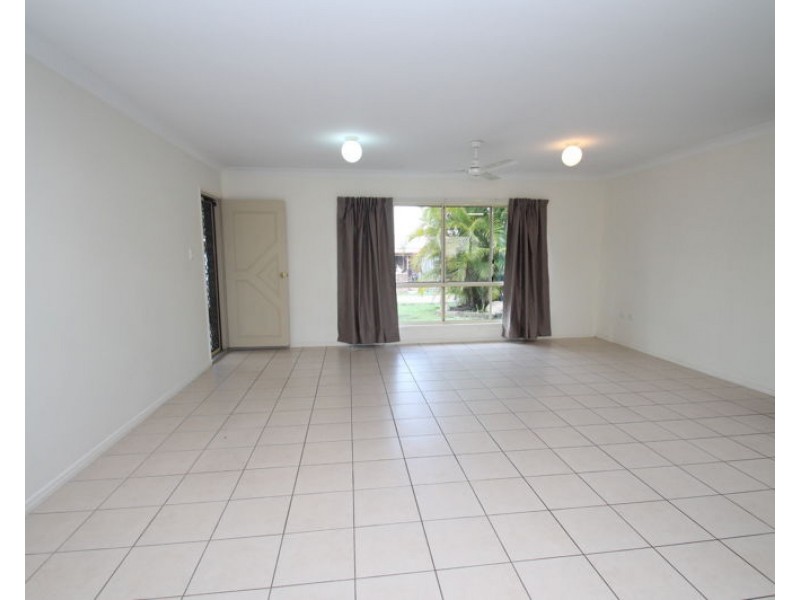 1/24 Beak Street, New Auckland QLD 4680