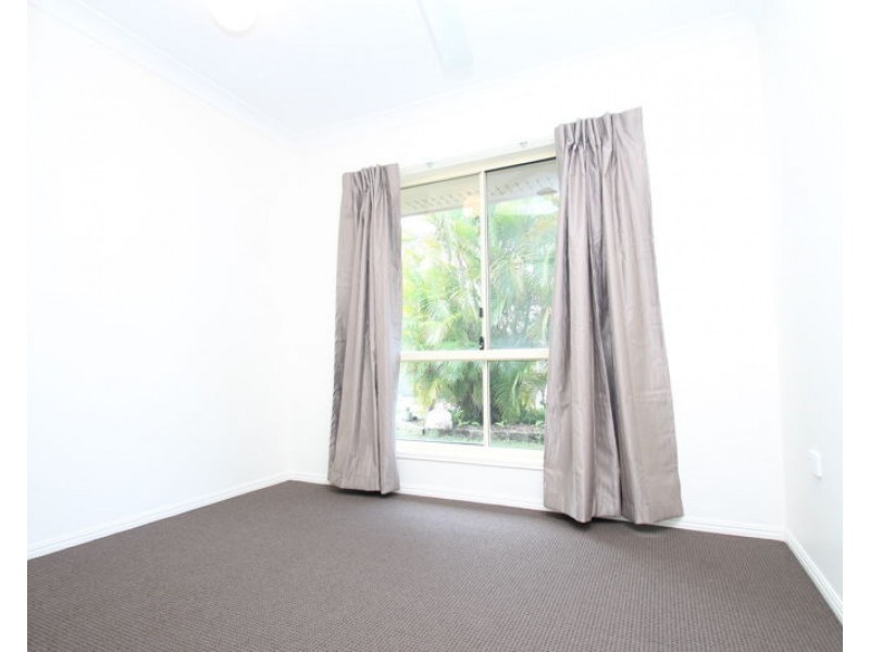 1/24 Beak Street, New Auckland QLD 4680