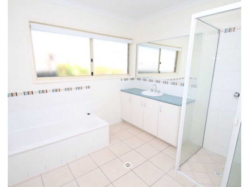 1/24 Beak Street, New Auckland QLD 4680