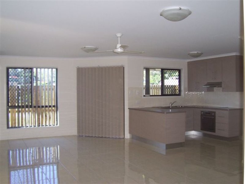 2/1 Valley Vista Court, West Gladstone QLD 4680
