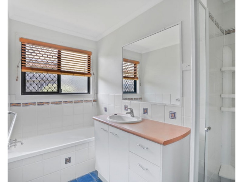 12 Leonie Court, New Auckland QLD 4680