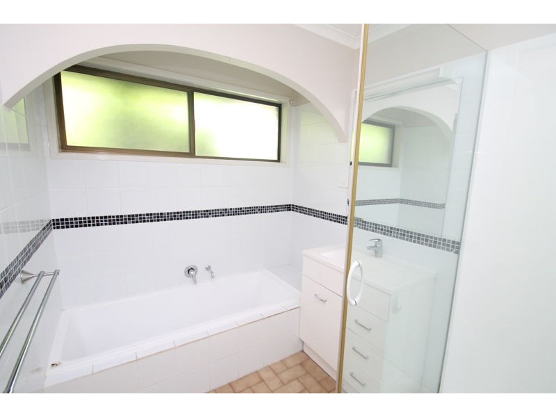 4 Gretel Drive, Clinton QLD 4680