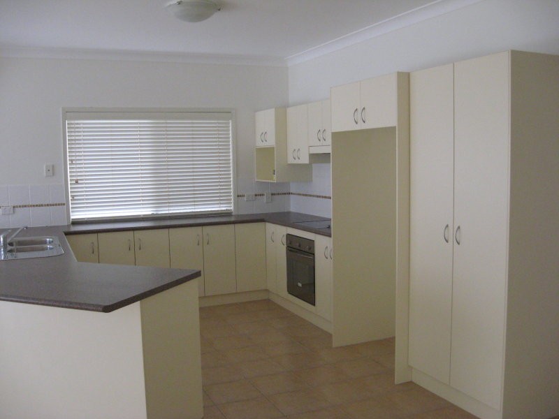 3 Observatory Place, New Auckland QLD 4680