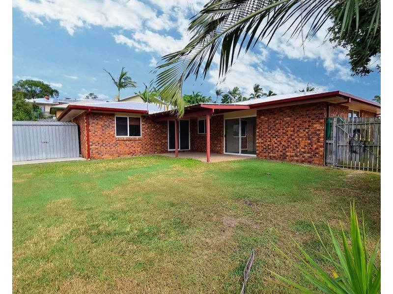 3 Fairbairn Place, Clinton QLD 4680
