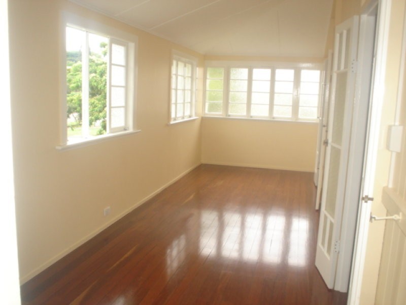 26 Boles Street, West Gladstone QLD 4680