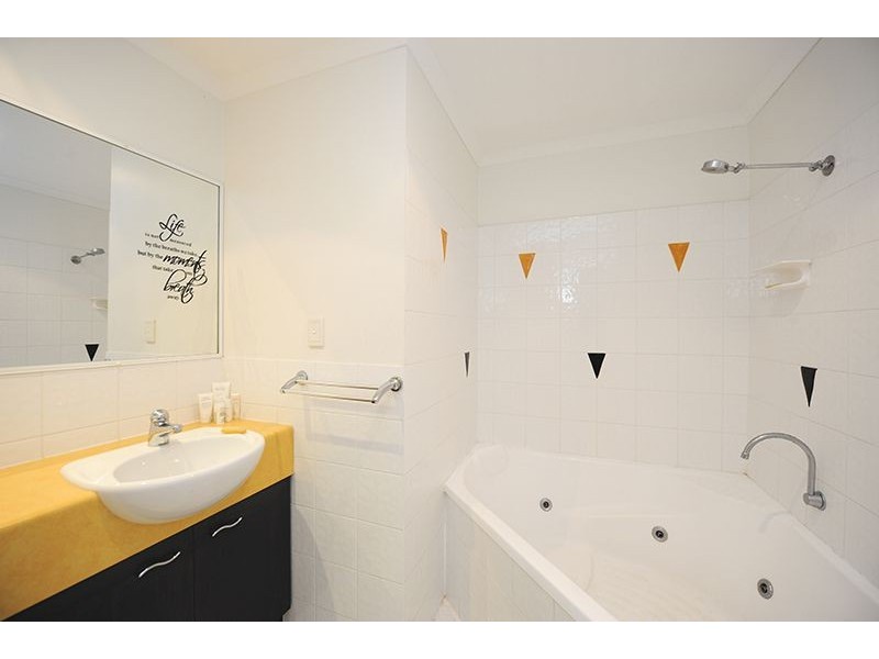48 Carinya Drive, Clinton QLD 4680
