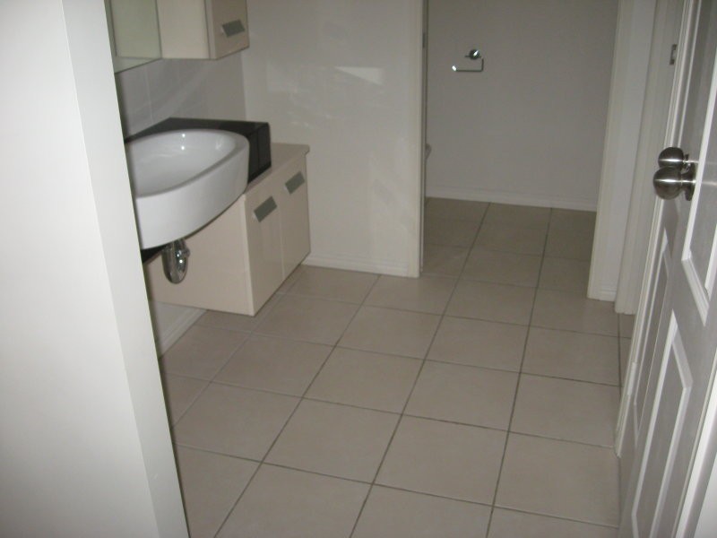 13 Linhow Crescent, Clinton QLD 4680