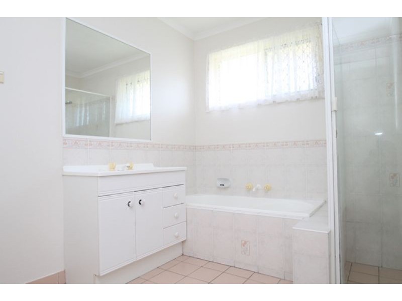 6A Kerry Court, New Auckland QLD 4680